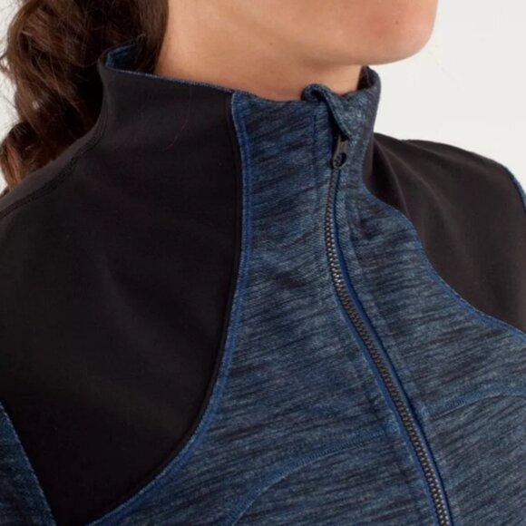 LULULEMON FORME JACKET IN SLUB DENIM BLUE/BLACK - Picture 4 of 10
